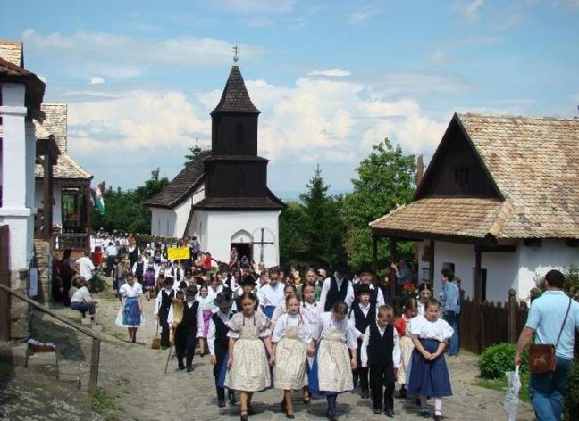 holloko697070663383 n